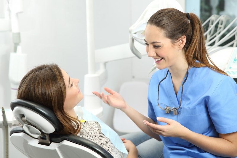 person speaking to dentist about how to remove plaque effectively